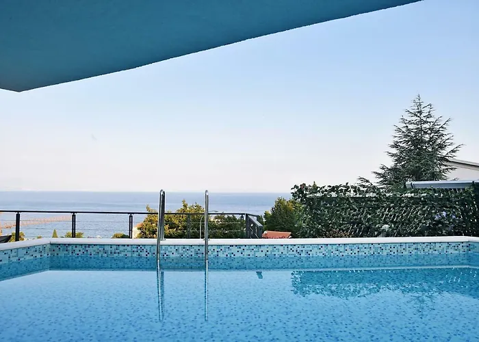 Apartments In Villa Ziza, Rooftop Swimming Pool