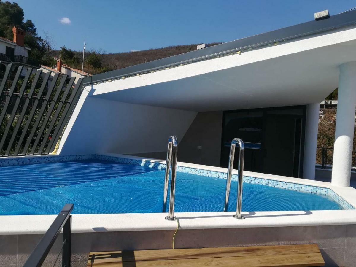 Apartment In Ziza, Rooftop Swimming Pool Opatija