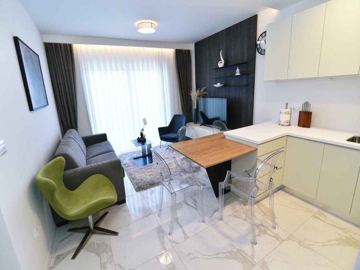 Apartment In Ziza, Rooftop Swimming Pool