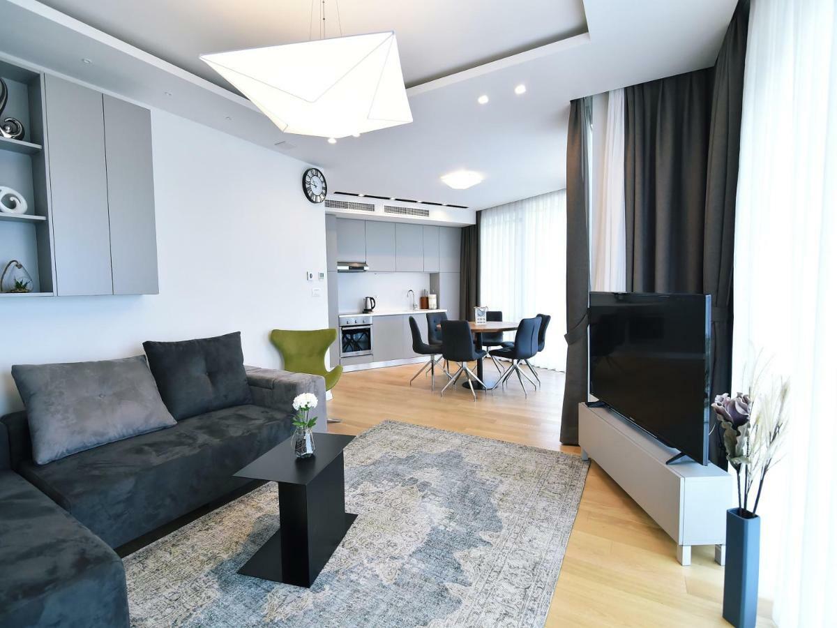 Apartment In Ziza, Rooftop Swimming Pool