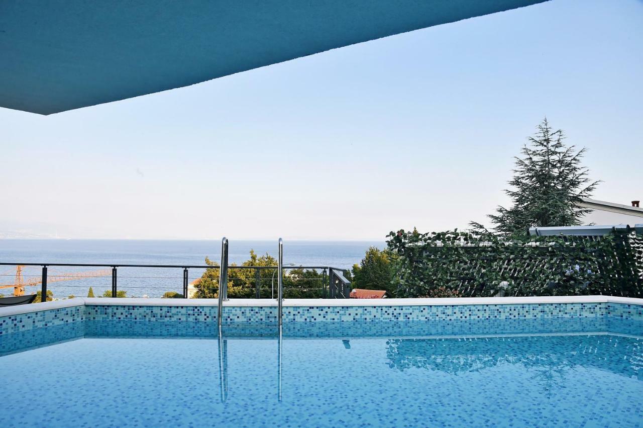 In Ziza, Rooftop Swimming Pool Apartment