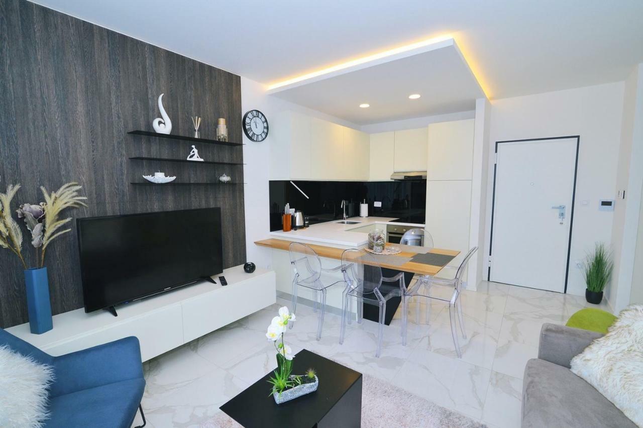 Apartment In Ziza, Rooftop Swimming Pool *
