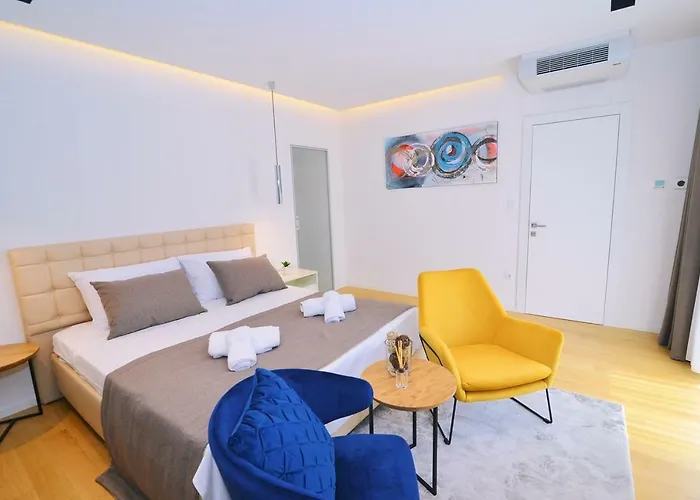 Apartments In Villa Ziza, Rooftop Swimming Pool